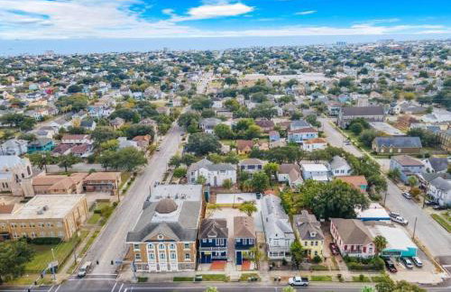 Cozy Home Near Downtown with a Pool and Fire Pit - Foto 28