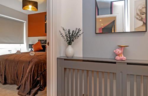 SUPERIOR AIRPORT SUITE, FREE Parking, Stylish, BALCONY, Two Bathrooms, Close To Airport, Station & Centre - Foto 19