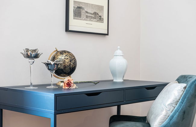 JOIVY Sophisticated Flat W/ Desk - Foto 37