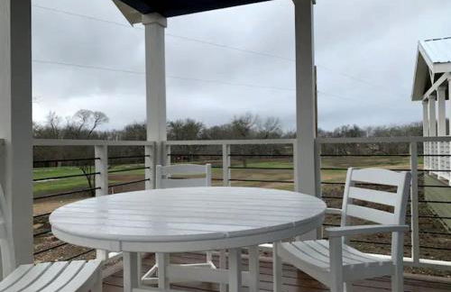 Modern Tiny House Rental Perfect for Glamping near Austin - Foto 11