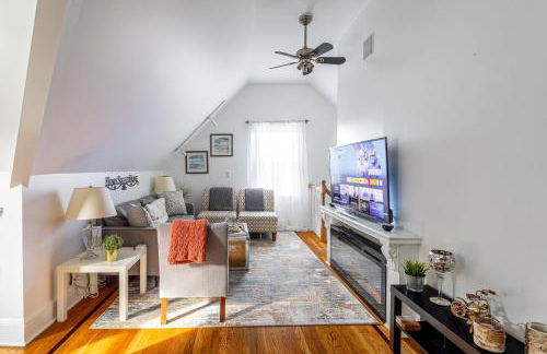 Charming 2BR Getaway with Modern Comforts - Foto 19