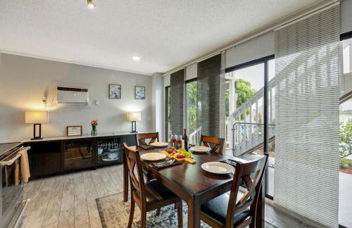 Exquisite Lakefront Pool House Awaits Pool 10 PPL - Foto 28