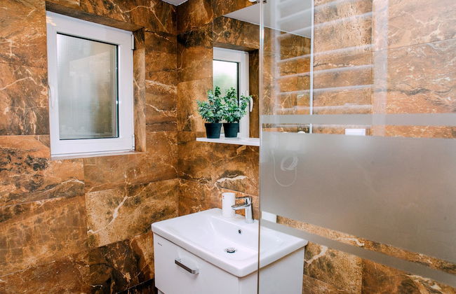 D & Sons Apartments - Photo 78