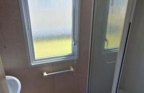 Spacious 6 Berth Caravan with Decking - Photo 7