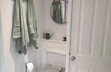 Stylish apartment in Horsham with parking and own entrance - Foto 18