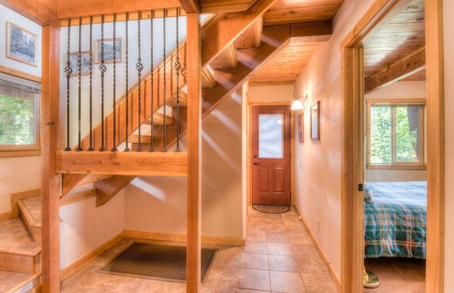 Chamberland Getaway Lake Views w/ Deck! - Foto 19