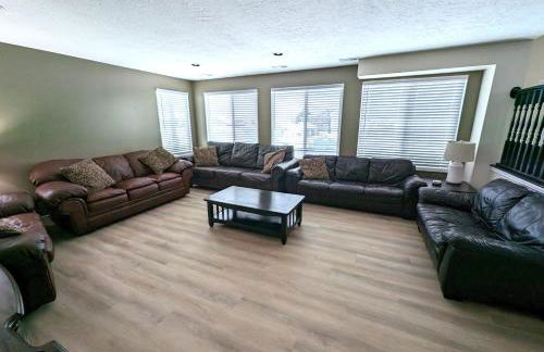 Cute Spacious Home - Photo 24