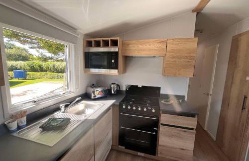 Shamrocks Cove Caravan - Award-Winning Coastal Retreat - Foto 25