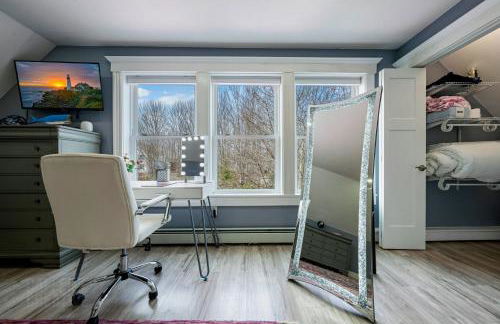 Luxe Coastal Retreat with Hot Tub & Spring Fires - Foto 34