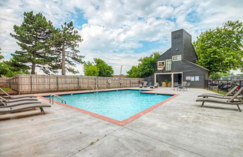 Cozy Updated Cove of Heaven, 5mins to Lake Hefner! - Photo 28