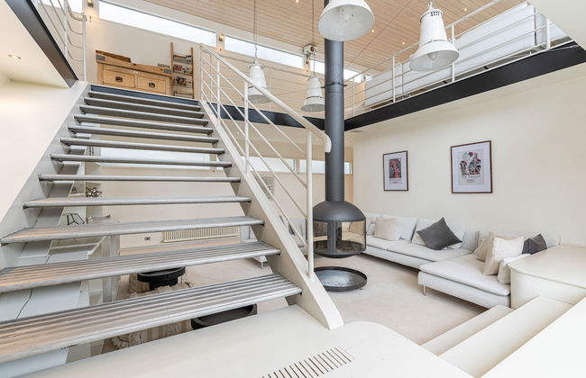 JOIVY Stunning 5-Bed Boathouse On The River Thames - Foto 14