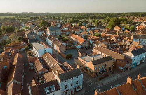 Sarah's - A townhouse apartment in Georgian Holt - Photo 30