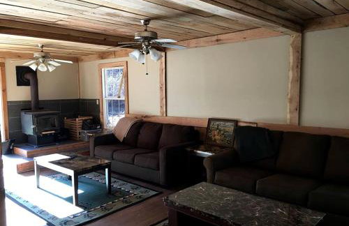 Stunning Getaway Cabin with Expansive Decks near Huntington, West Virginia - Foto 14