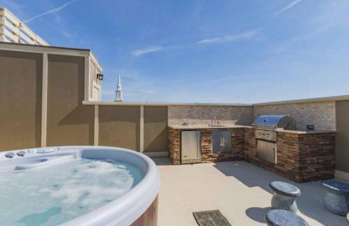 GLITZ & GUITARS I Stylish 3BR with Rooftop Hot Tub in East Nashville - Foto 2