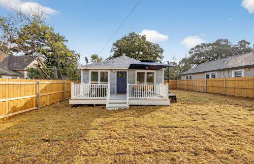 Walk to stadium! Cozy 2BR home - historic district - Photo 37