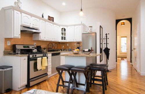 Historic 1869 Brownstone 15 min to NYC downtown - Foto 2