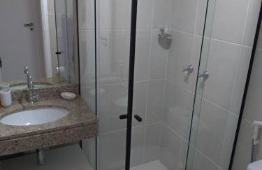 LINDO APTO, FRENTE MAR, VISTA MONTANHA. A 900m DA PRAIA DE ITACURUÇÁ - Foto 14