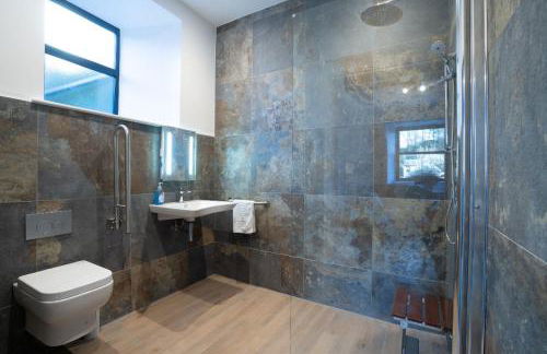 New 2 Bedroom Home at Waterhead Range by LetMeStay - Foto 14