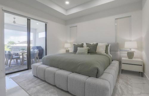 KING BED - FREE Pool Heat - 85 in TV - 4BR Villa - Foto 13