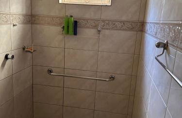 Casa inteira - ótima localização - Foto 9