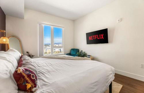 Stylish 2BD Haven with Scenic DTLA Views and Parking - Foto 21