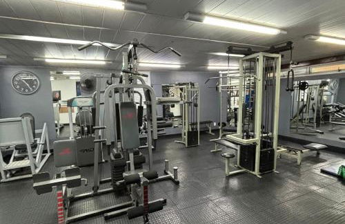 Apt perto da praia c vaga e arrumadeira e janelas anti ruídos - Foto 9