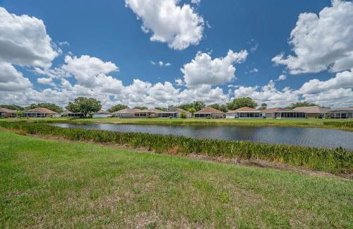 Newly Renovated 4BR 2B Riverview Oasis with King - Foto 10