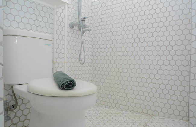 Best Studio Room with Wall Bed Tifolia Apartment - Foto 13