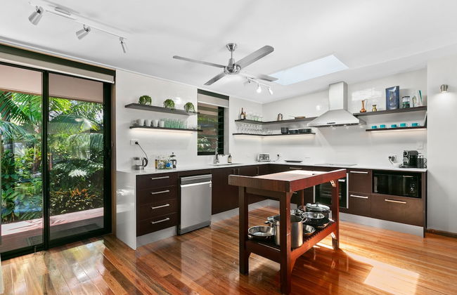 Tropical 3 Bedroom House, Pool plus 4th Bedroom Bungalow - Photo 7