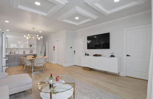 Elegant 2BR-2BA Spacious Escape with Rooftop Near NYC - Foto 4