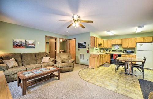 Wooded Danbury Cabin with Grill and Fire Pit! - Foto 8