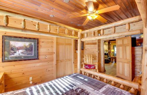 Hot Tub and Fire Pit Riverfront Helen Cabin - Foto 13