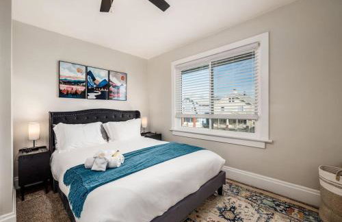 Oakwood Charm Family-Friendly 3BR Getaway - Photo 28