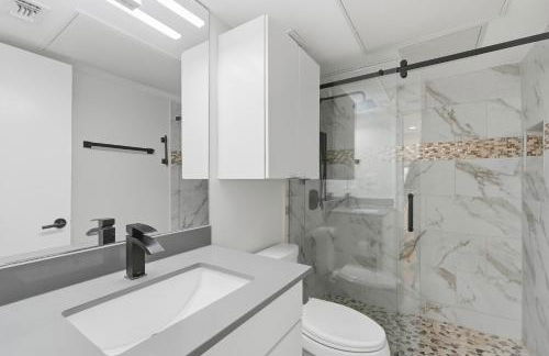 New Tiffany Blue Home on UT Campus, Moody with Dedicated Parking - Foto 19