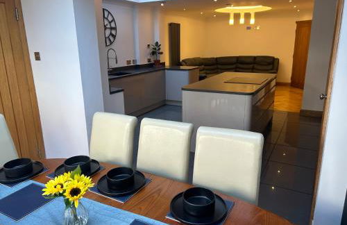 Entire Seaside Home 6 Private BedRooms Sleeps 10,4 Minute Walk To Station - Foto 9