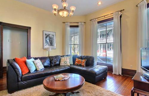 Big Blue House - Near Forsyth Park - Lower Unit - Photo 5