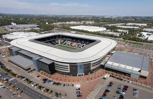 MK CITY CENTRE, THE DIAMOND SUITE, FREE Parking Space, PREMIUM SPACIOUS Apartment with FOOSBALL TABLE - Foto 53