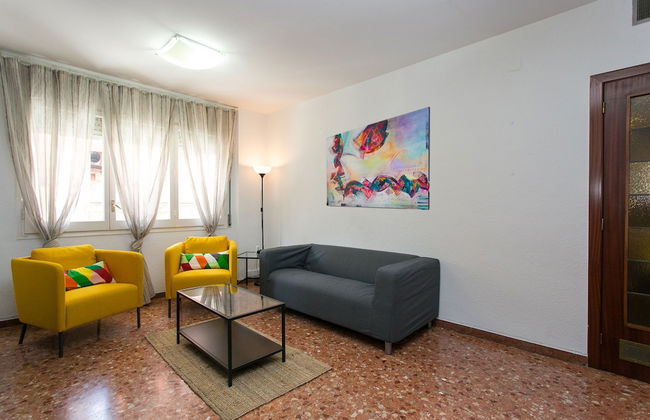 Spacious & Quiet 4 Bedroom Apartment - Photo 21