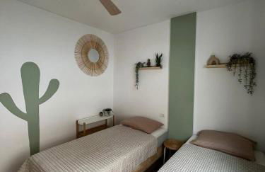 Cozy two-bedrooms apartment with big terrace and ocean view - Foto 17