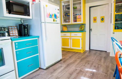 The Bluebird Cottage Style Cabin with Hot Tub near Turner Falls and Casinos - Foto 11