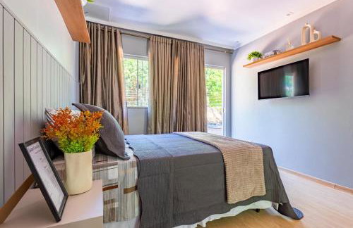 Apto com Ar e varanda a 5 min do aeroporto - Foto 1