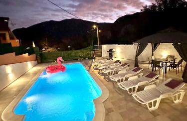 Holiday Home Three Sisters with Swimming Pool & Jacuzzi - Photo 6