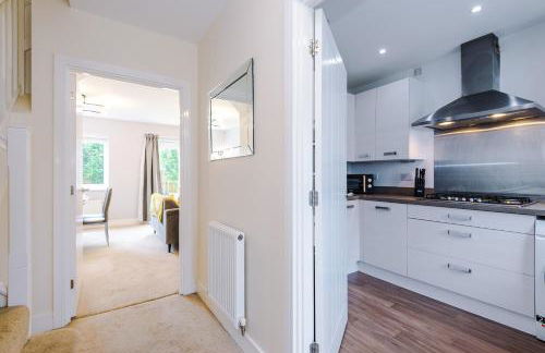 Relax in Style at Wedgwood House 3 BR Home with Garden & Parking - Foto 11