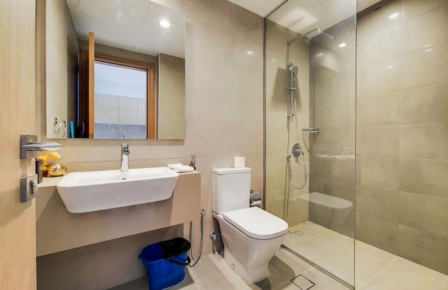 GreenFuture - High-Rise Sleek Studio With Panoramic City Views - Photo 9