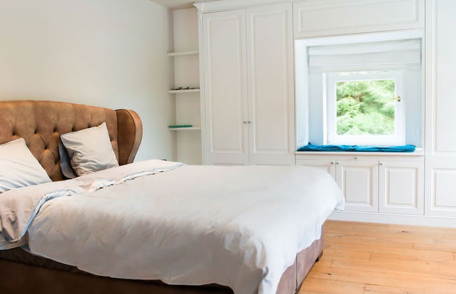 Majestic Villa With Pool and Sauna - Photo 4