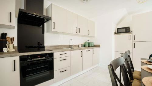 Large 4BR House Leeds, Contractor Friendly - Foto 4