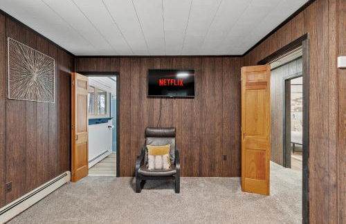 NEW! Woodland Retreat - Hot tub Game Room Firepit - Foto 19