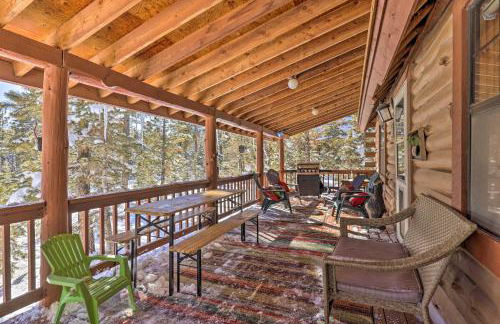 Rustic Duck Creek Village Cabin with Fire Pit! - Foto 3