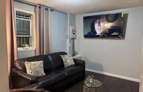 The Layover Lounge - Foto 15