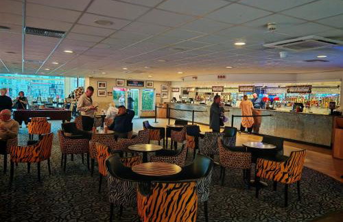 Flamingo Land Cedar Wood 118 - Photo 27